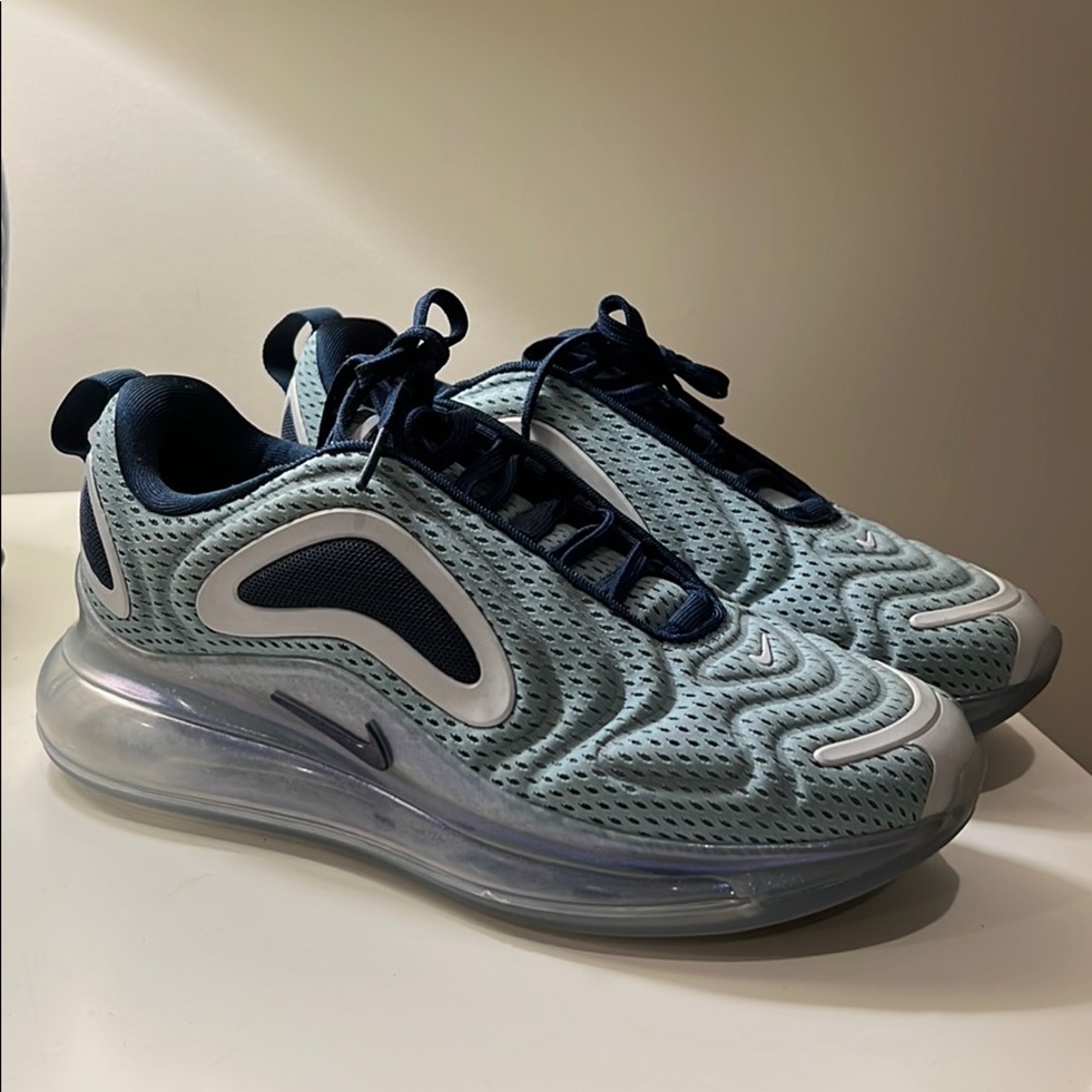 Nike Air Max 720 blue iridescent